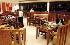 হোটেল, রেস্তোঁরার বিলে ডিফল্ট পরিষেবা চার্জ নয়