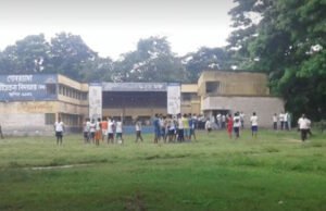 গোবরডাঙ্গায় ভূতে খাচ্ছে মিড-ডে মিলের খাবার