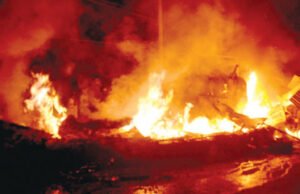 উলুবেড়িয়ায় আগুনে ভস্মীভূত ৪০টি দোকান ও শতাব্দী প্রাচীন লাইব্রেরি