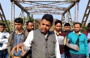 করাতিগ্রামে মধুরা নদীর উপর সেতুর খুঁটি নড়বড়ে, অথচ অ্যাপ্রোচ বানাতে ১৮ কোটি খরচ করছে সরকার