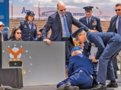 পড়ে গেলেন মার্কিন প্রেসিডেন্ট, ভাইরাল ভিডিও